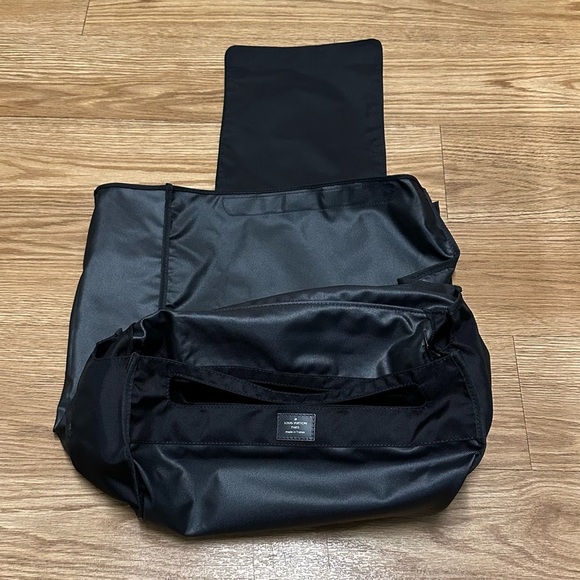 Louis Vuitton Horizon 50 Cover - Picture 6 of 15